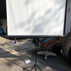 Projection screen 