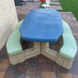 Step2 Octagon Picnic Table