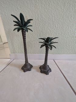 2 Metal Palm Tree