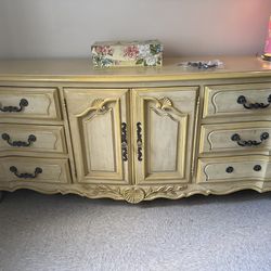 Dresser and Nightstands Solid Wood