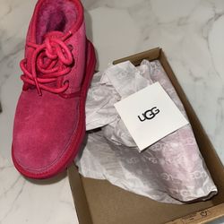 PINK UGG BOOTIES
