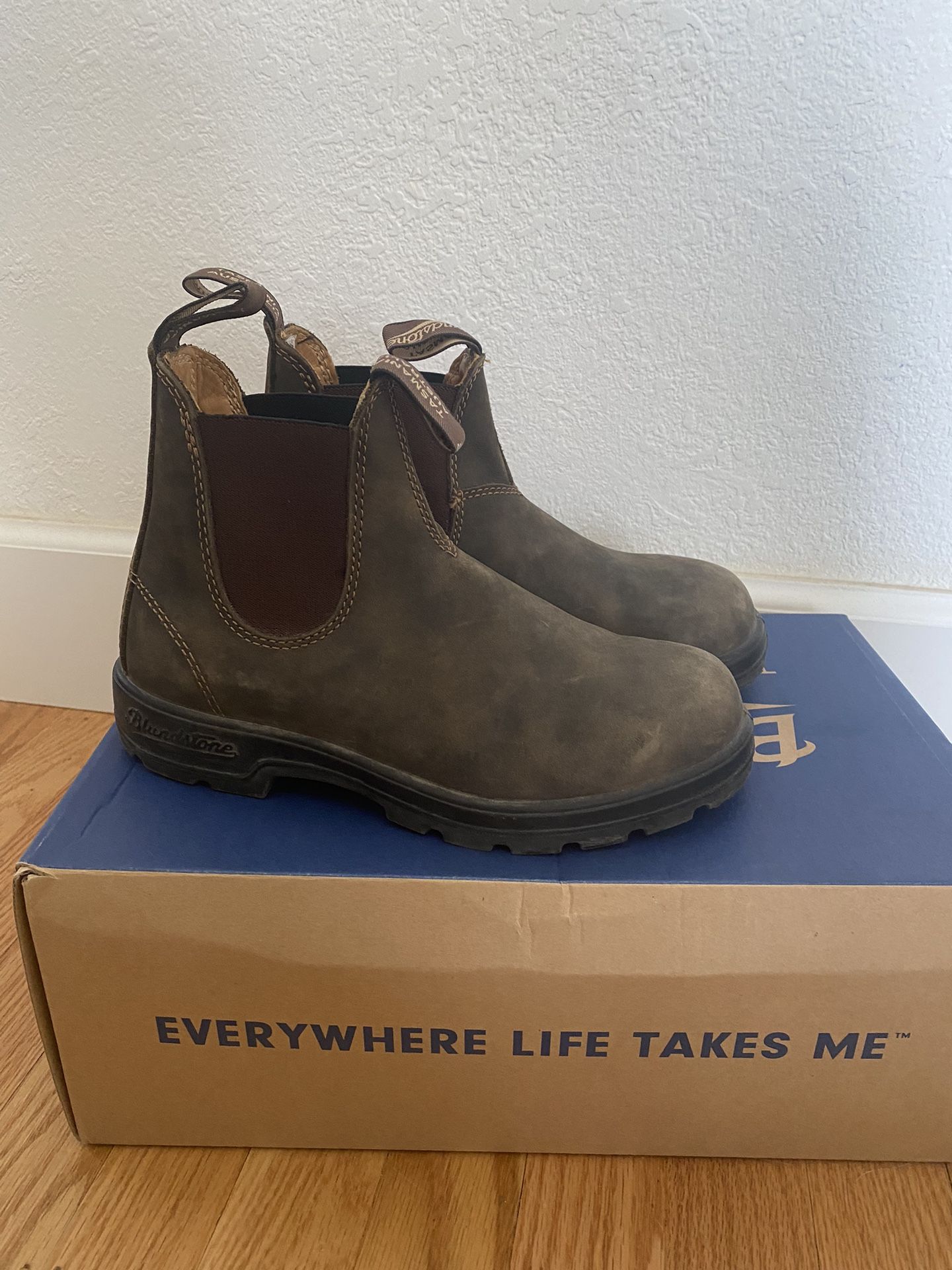 Like New Blundstone Boots 