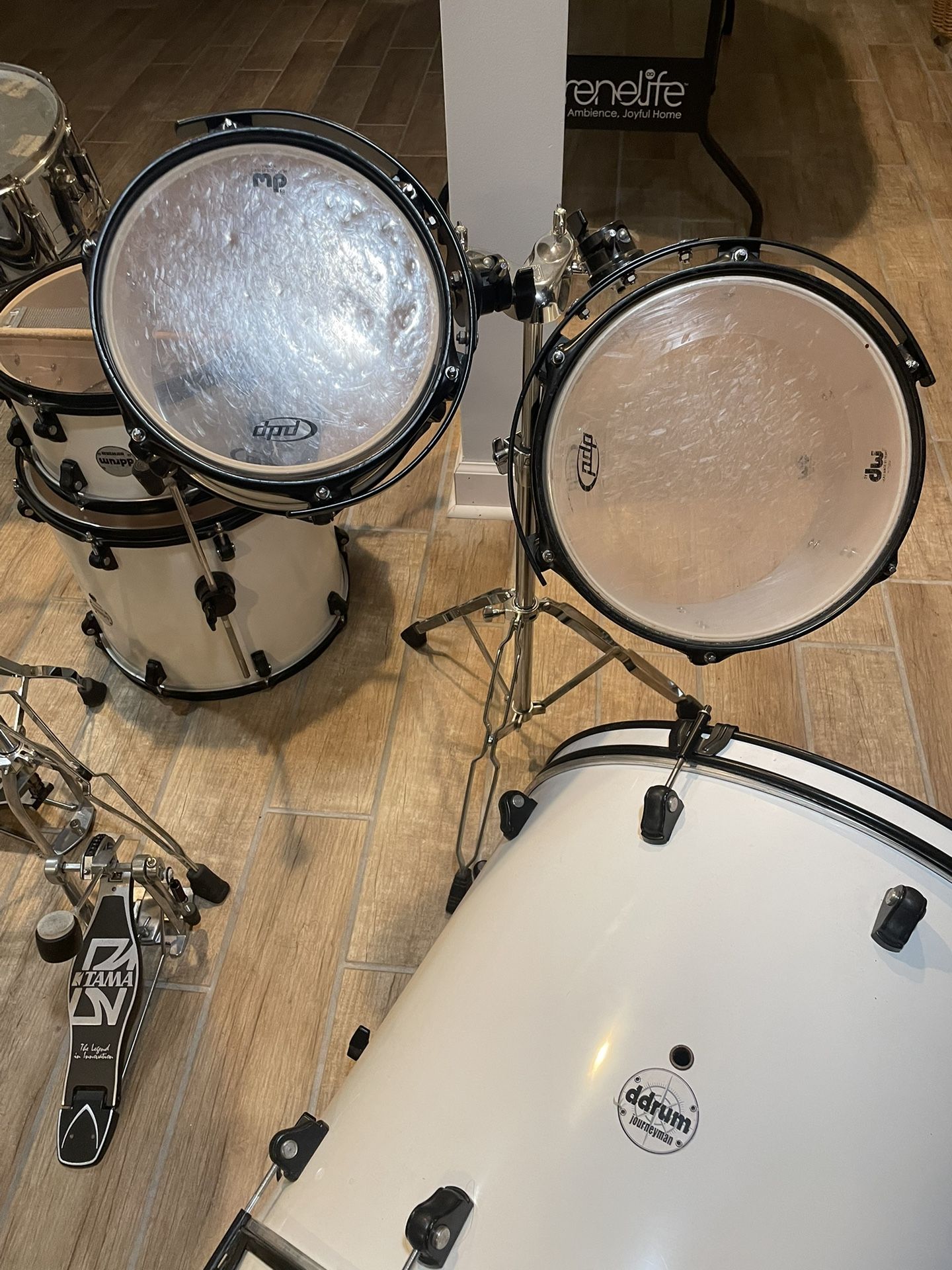 Journeyman Drum set /W Pearl Snare Drum