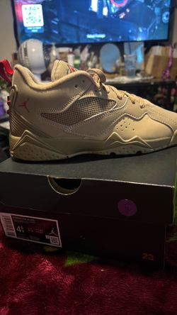 Kids Jordan’s size 4.5