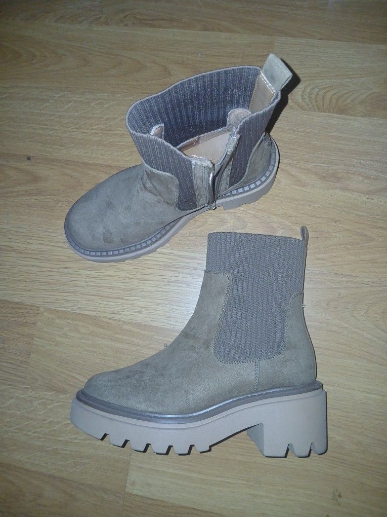 Used Size 7.5 Womens Boots From Target