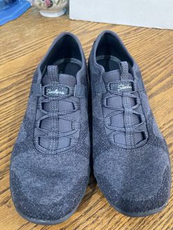 Néw Skechers Womans Relaxed Fit Memory Foam Charcoal Sneakers Size 6.5