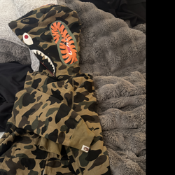 Bape zip up hoodie