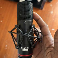Scarlett 2i2 Studio [3rd Gen] Microphone