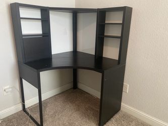 Great corner desk with bookshelf