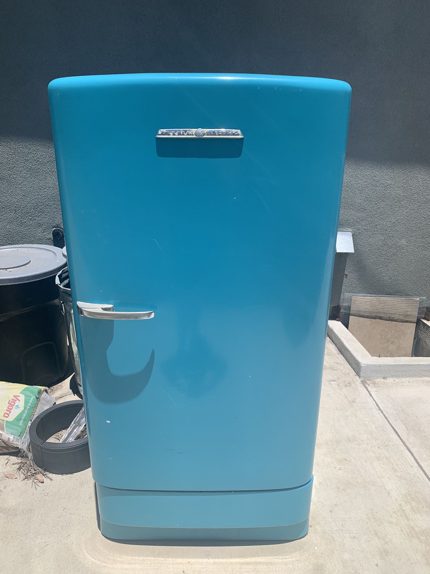 General Electric 1950’s Vintage Refridgerator And Freezer