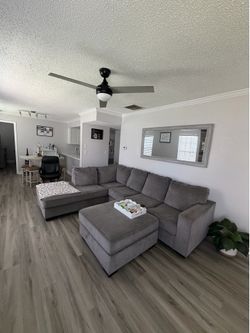 Like new - sectional couch