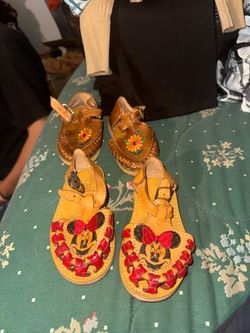 México girl sandals