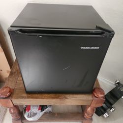 Black And Decor Mini Fridge (MOVING SALE)