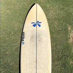Brewer 7’10 Surfboard With Fins