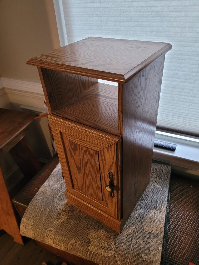 End table/ Night stand 