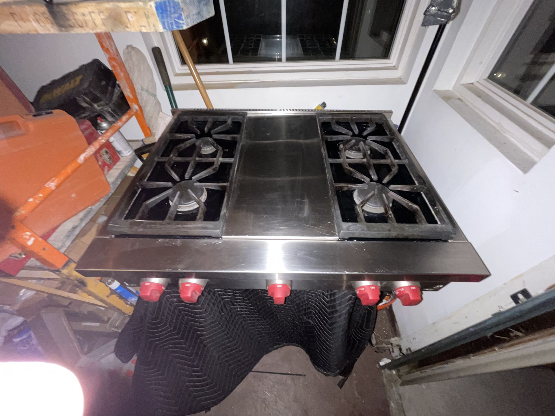 Cook Top  Wolf 36 Inch Gas Plus Griddle  Wolf Hood Included 