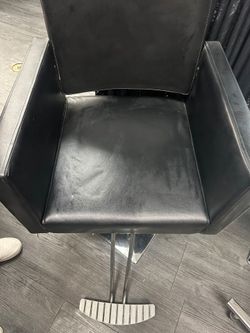 USED Black Salon Styling Chair with Chrome Base
