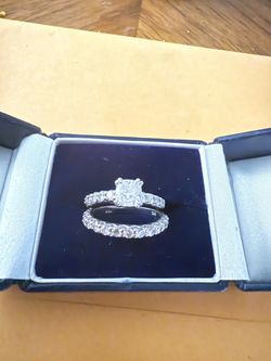 Diamond Engagement Ring and Wedding Band Set