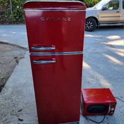 Galanz 7.6cu Retro Top Freezer Refrigerator-Hot Rod Red With Matching Galanz 0.7 Cu. ft. Retro Countertop Microwave Oven 