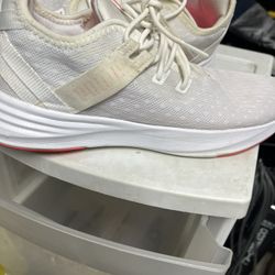 Pumas Size 9.5