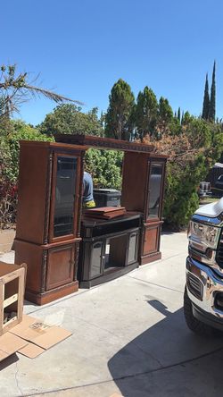 Entertainment center