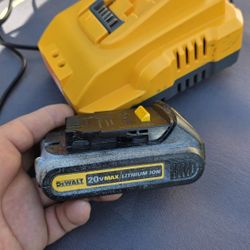 Dewalt 21v 1.5ah Battery With Charger 