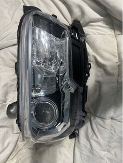 2016 - 2018 Toyota Tacoma Headlight OEM