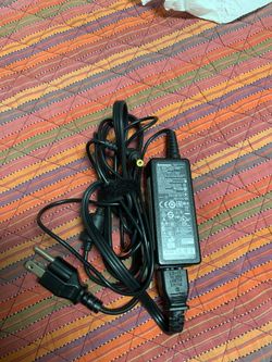 Computer charger: Lenovo charger small pin