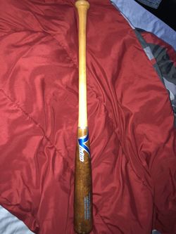 Victus wood bat