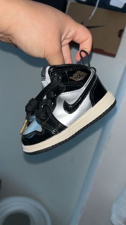 Retro High OG “Black/Metallic Silver