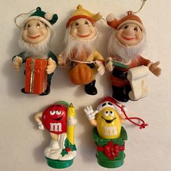 Vtg Lot Walt Disney 3 Dwarves Flocked Plastic and 2 M&M’s Christmas Ornaments