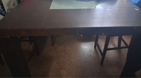 Selling dinning table 80.00 obo
