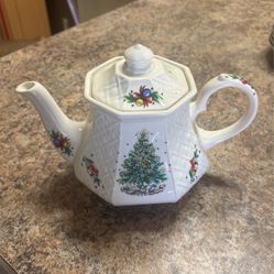 Sadler Salem England Vintage Christmas Eve Tea Pot