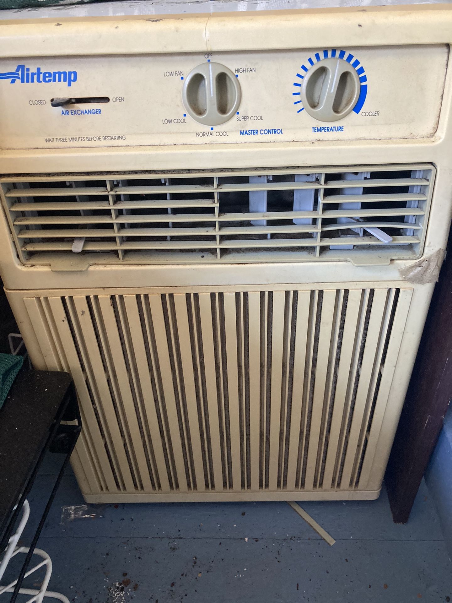 Very Odd Sized Air Conditioner, However If Th You Have A Coal Miner Style House You Meed This 20$ You Hall It