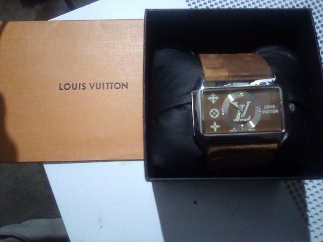 Louis Vuitton Unisex Casual Watch (with Papers)