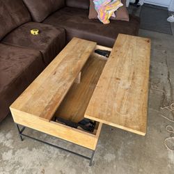 Coffee Table, Opens Up! Pretty Big