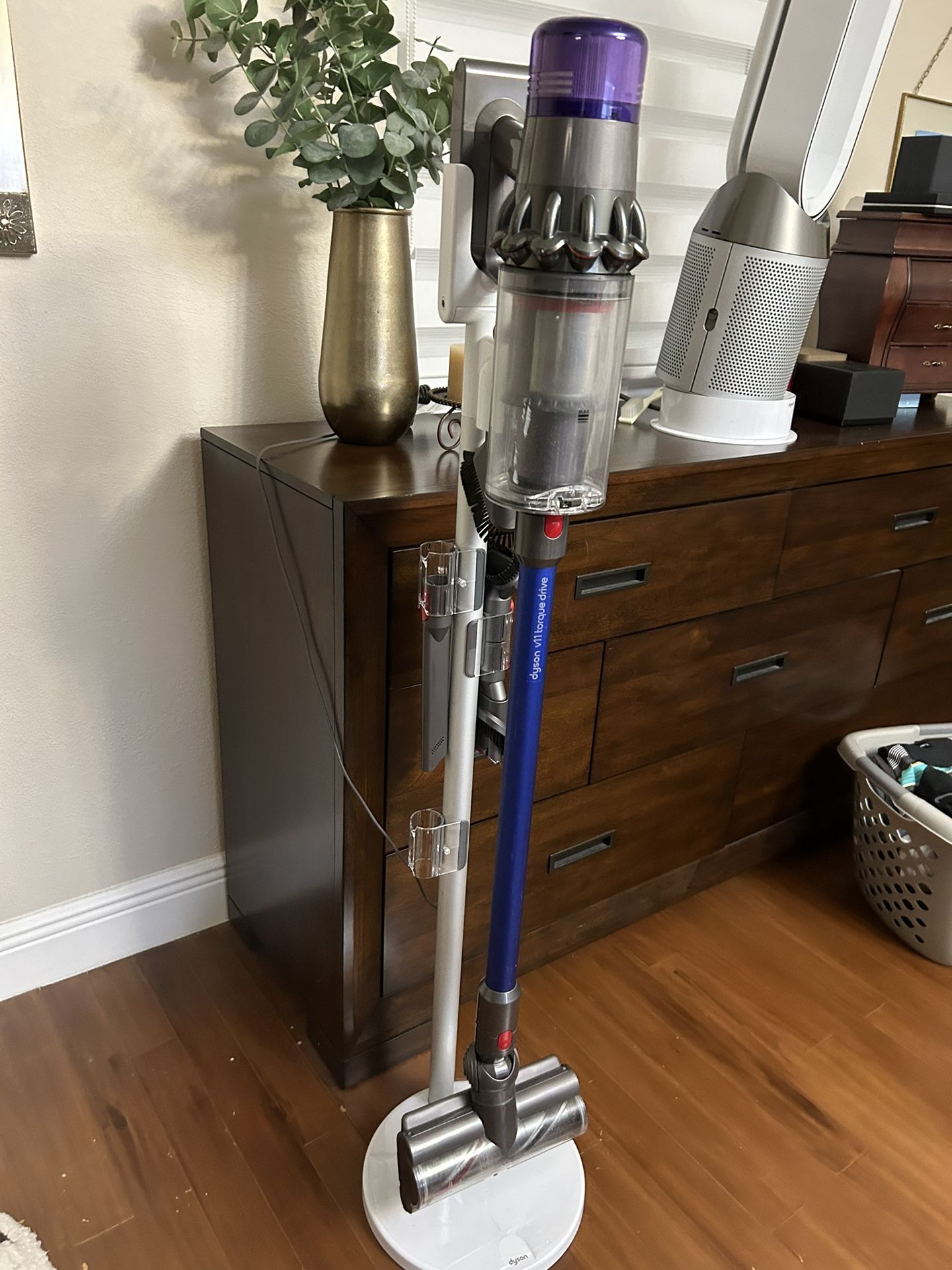 Dyson Cordless Vacuum With Docking Station