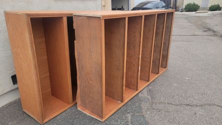 2 Wood shelves for free
