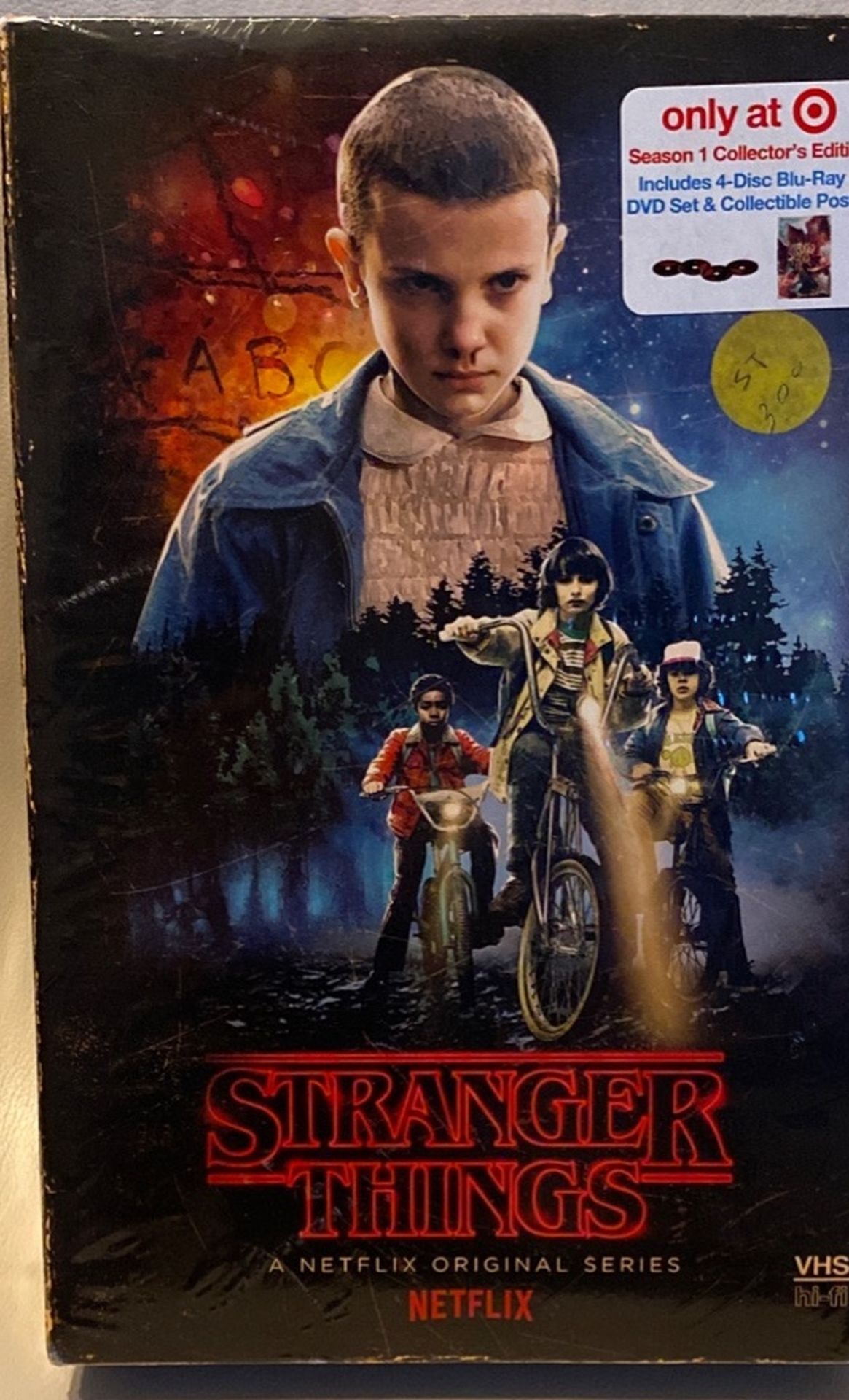 *NEW* Stranger Things Season 1, 4-disc DVD/BluRay Collectors Edition