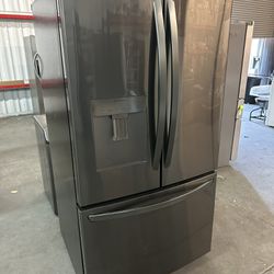2021 LG 29 cu.ft. Fridge water ice can deliver. French Door Refrigerator w/Multi-Air Flow and SmartPull Handle Printproof Black Stainless Steel, ENERG
