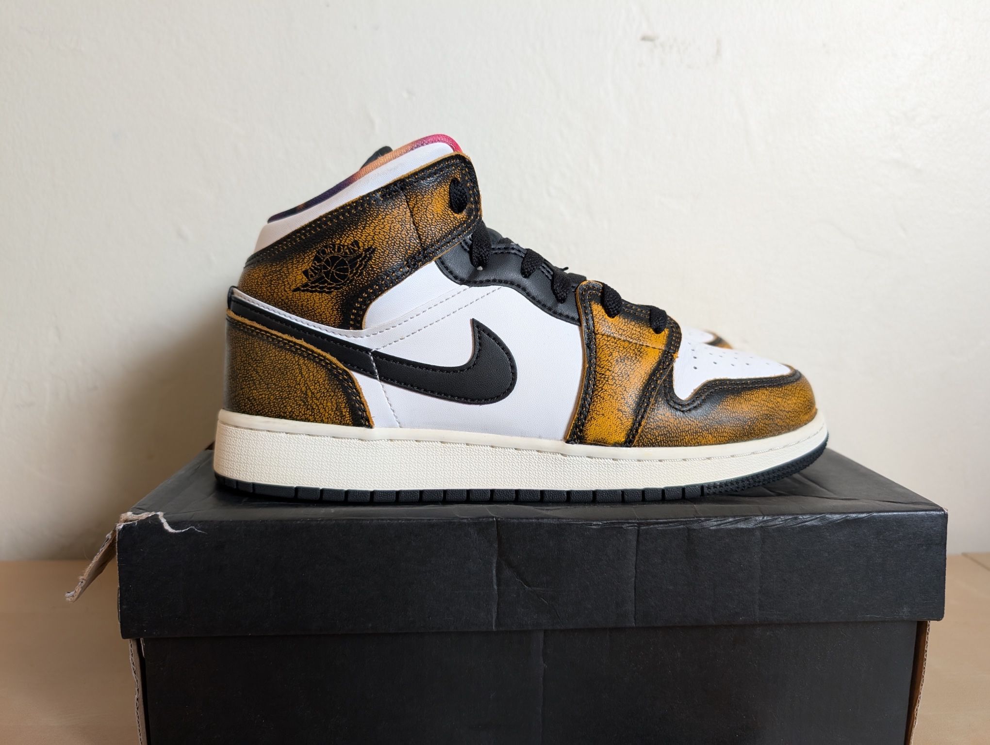 Jordan 1 Mid SE Orange Wear Away - NEW Jordan 1 Mid SE Orange Wear Away – YankeeKicks Online main image 2