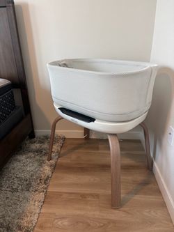 🤍 Graco SmartSense Soothing Bassinet — $200