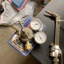 Oxygen Regulator For A Torch