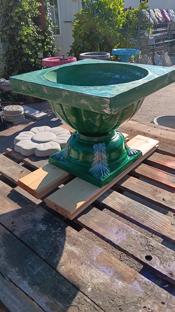 Planter With Pedestal 