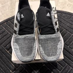 Boys Adidas Swift Run1.0 J - Size 6