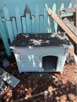 Outdoor Wood Pet House - Top Opens