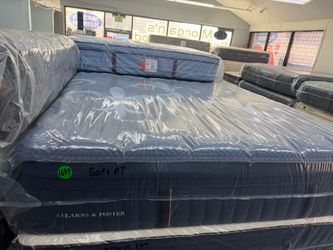KING SIZE STEARNS & FOSTER LUX ESTATE PILLOW TOP MATTRESS & BOX SPRINGS BED SET