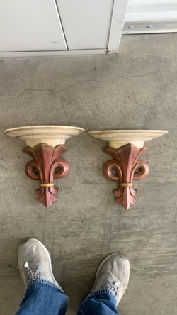 Wall shelves
