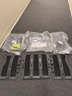 2018 -2024 Jeep Wrangler/Gladiator Front Grill Insert OEM