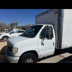 FORD ECONOLINE Box Truck 